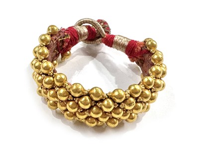 Lot 10 - An early to mid 20th century gold bead bracelet