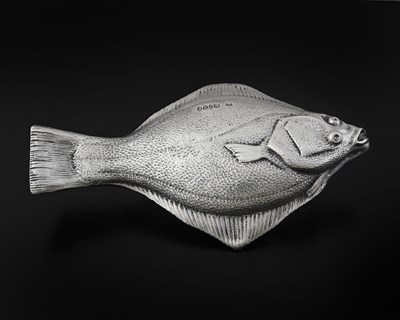 Lot 176 - A Victorian silver novelty zoomorphic sewing...