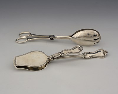 Lot 54 - A Victorian silver Albert pattern hinged...