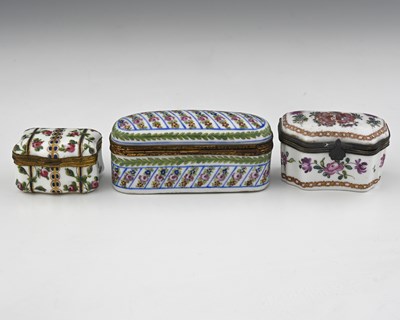 Lot 554 - Three continental porcelain trinket boxes,...