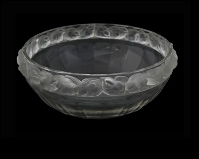 Lot 540 - Lalique, Schale Mesanges, a frosted and clear...