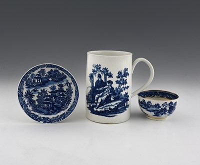 Lot 659 - Three items of Worcester blue and white...