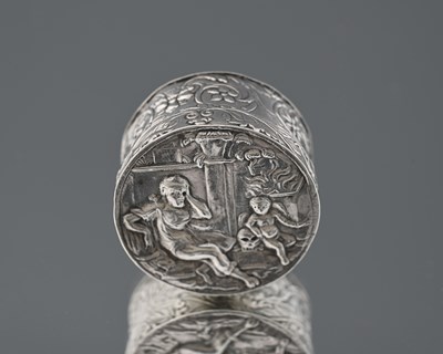 Lot 109 - A Dutch silver box and cover, circa 1700, the...