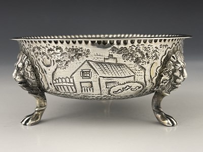 Lot 68 - An Edwardian silver bowl, Daniel and John...