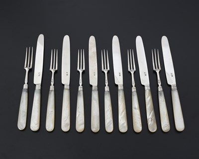 Lot 123 - A set of early nineteenth-century dessert...