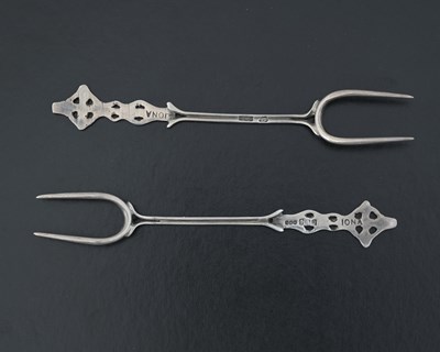 Lot 74 - Alexander Ritchie, a matched pair of Scottish...