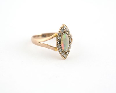 Lot 33 - An early 20th century opal and diamond cluster ring