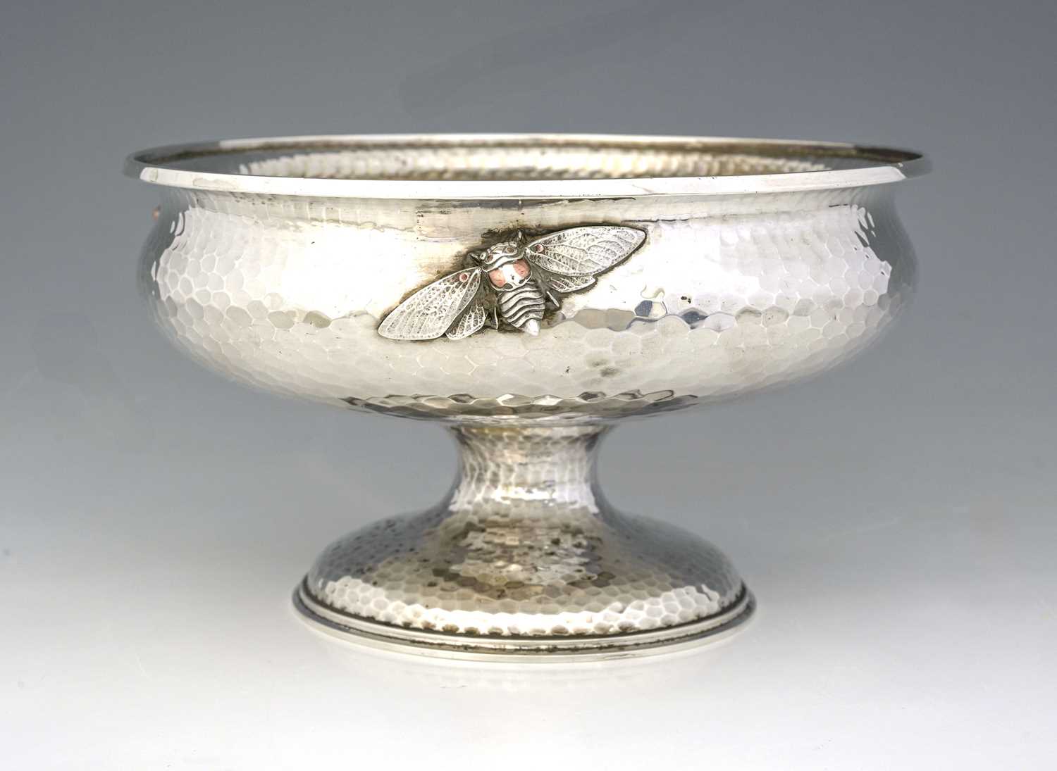 Lot 62 - An American Arts and Crafts silver bowl with...
