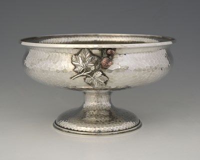 Lot 62 - An American Arts and Crafts silver bowl with...