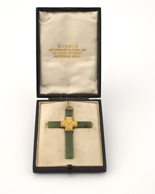 Lot 6 - An early 20th century gold mounted nephrite jade cross pendant