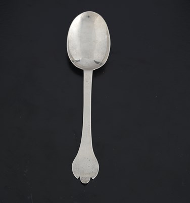 Lot 240 - A Charles II silver trefid spoon, initialled...