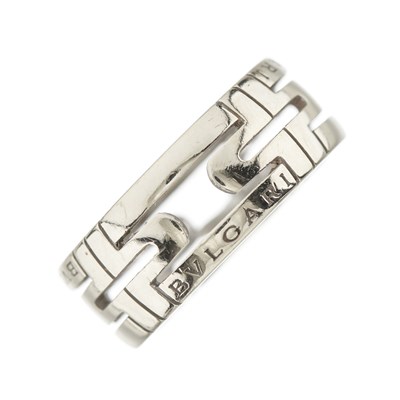 Lot 124 - Bulgari, an 18ct gold Parentesi band ring