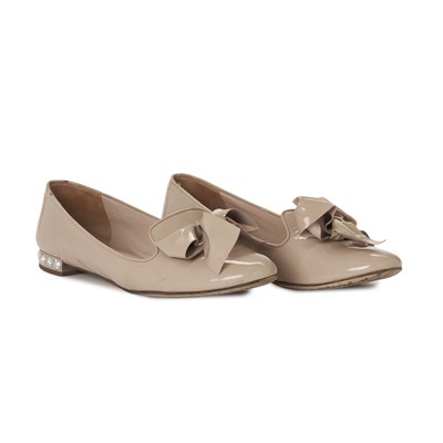 Lot 464 - Miu Miu, a pair of nude patent leather flat pumps.