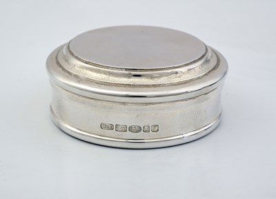 Lot 148 - An Elizabeth II silver ring box, with...