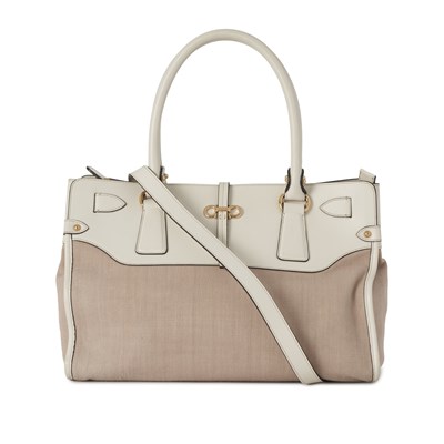 Lot 487 - Salvatore Ferragamo, a Briana handbag.