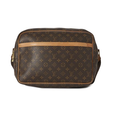 Lot 456 - Louis Vuitton, a monogram Reporter GM messenger bag.