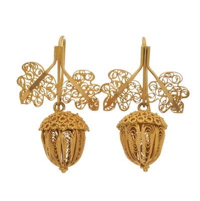 Lot 23 - A pair of early 20th century 18ct gold acorn drop earrings