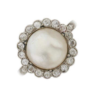 Lot 128 - An Edwardian platinum pearl and diamond cluster ring