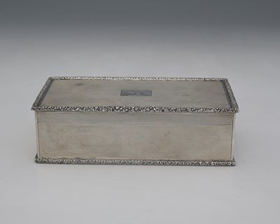 Lot 224 - An Edward VII silver cigarette box, by Padgett...