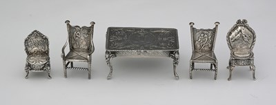 Lot 105 - A suite of late nineteenth and early twentieth-...