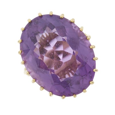 Lot 82 - An amethyst single-stone cocktail ring