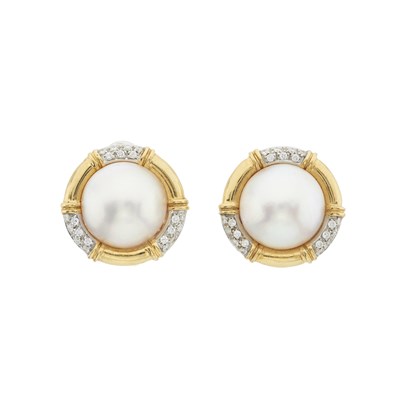 Lot 109 - A pair of 18ct gold mabe pearl and diamond clip earrings