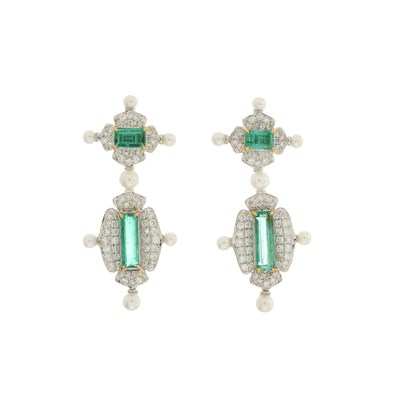 Lot 48 - A pair of 18ct gold Colombian emerald drop...