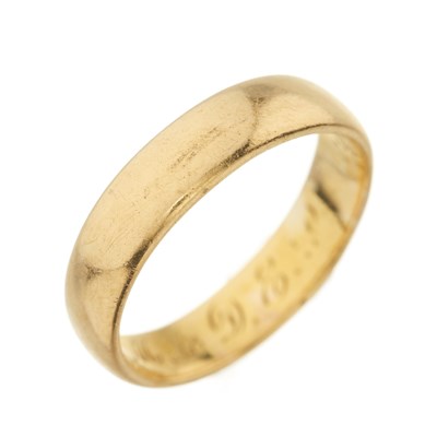 Lot 33 - An early 20th century 22ct gold band ring