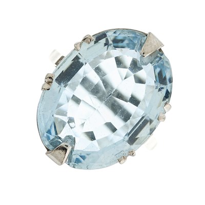 Lot 104 - A mid 20th century 18ct gold oval-shape...
