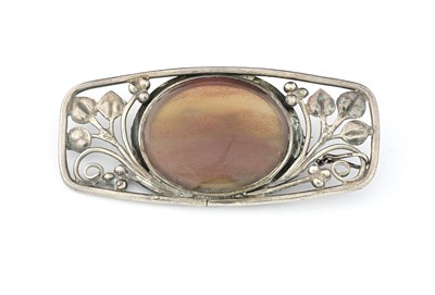 Lot 22 - An Arts and Crafts silver and agate brooch,...
