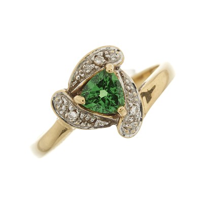 Lot 132 - An 18ct gold green garnet dress ring, with...