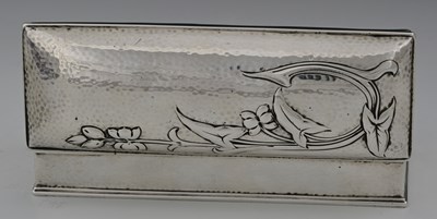 Lot 45 - An Arts and Crafts silver box, Deakin and...