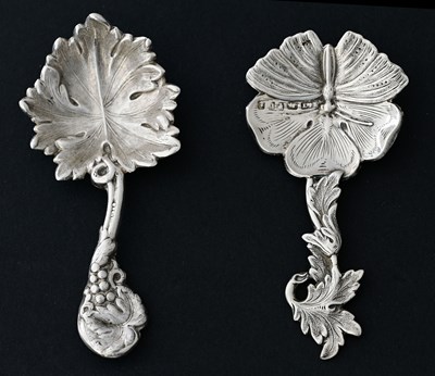 Lot 202 - A Victorian silver naturalistic caddy spoon,...
