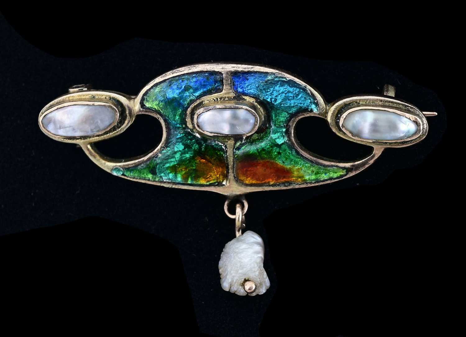 Lot 30 - An Arts & Crafts gold pearl and enamel brooch, attributed to Archibald Knox