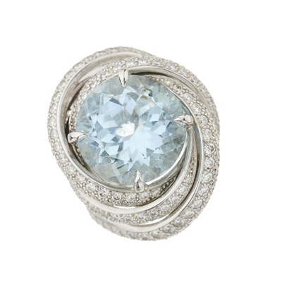 Lot 89 - Cartier, an 18ct gold Trinity Ruban aquamarine and brilliant-cut diamond ring