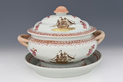 Lot 146 - A 20th century Chinese soup tureen and cover...