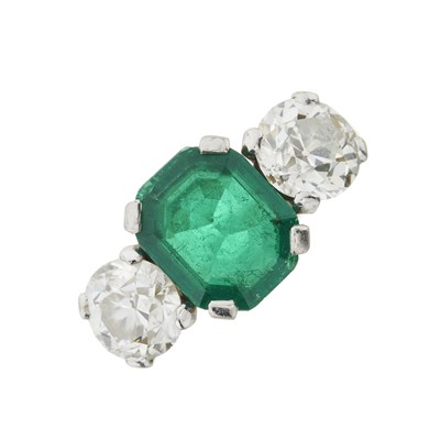 Lot 64 - An emerald and brilliant-cut diamond three-stone ring, with report