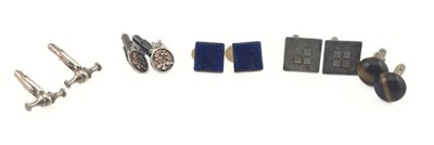 Lot 486 - A selection of cufflinks