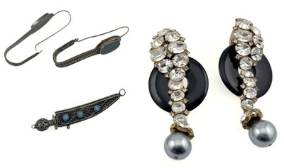 Lot 347 - Three items of jewellery