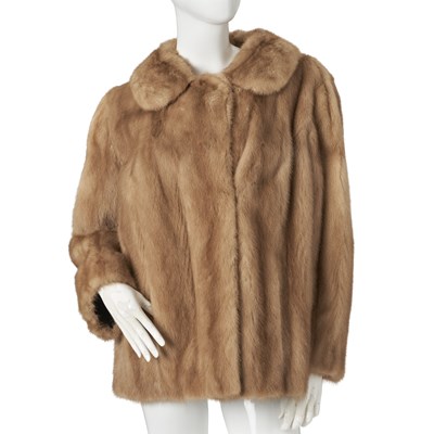 Lot 539 - A tourmaline mink fur jacket.