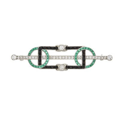 Lot 41 - An Art Deco brilliant-cut and single-cut diamond, emerald and onyx brooch