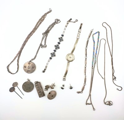 Lot 349 - A selection of silver and white metal jewellery