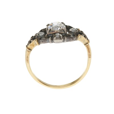 Lot 6 - An early Victorian 18ct gold and silver old-cut diamond ring