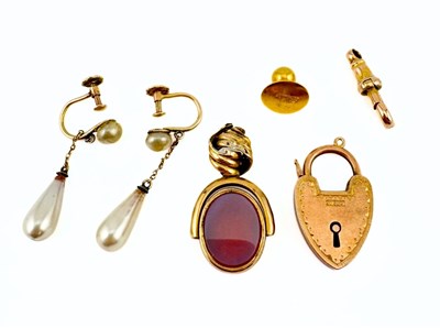 Lot 351 - A selection of mainly early 20th century gold jewellery