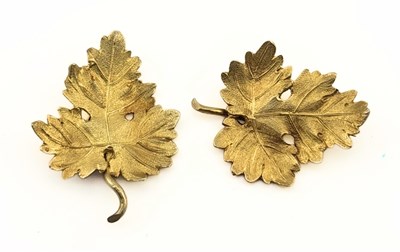 Lot 450 - Two leaf brooches