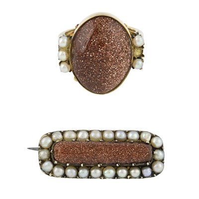 Lot 501 - A goldstone and cultured pearl ring (AF) and brooch