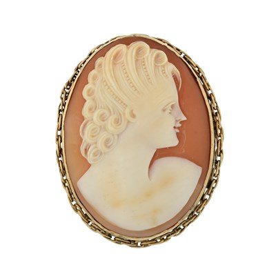 Lot 499 - A 9ct gold shell cameo brooch