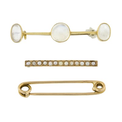 Lot 495 - Three early 20th century gold bar brooches
