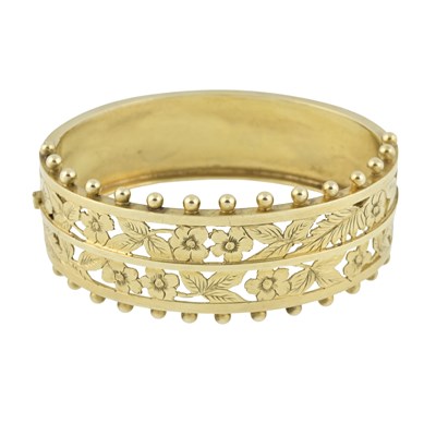 Lot 465 - A late Victorian gilt hinged bangle