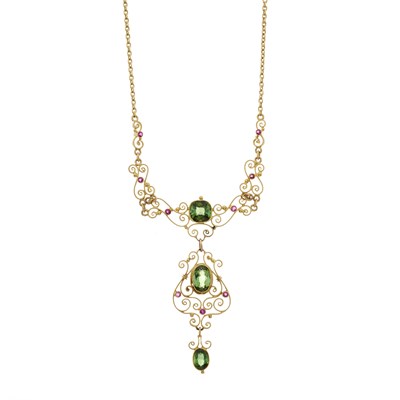 Lot 18 - A Murrle Bennett early 20th century 15ct gold green tourmaline and ruby necklace